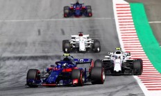 九游官网-包含威廉姆斯完胜梅赛德斯，塞恩斯高光表现的词条