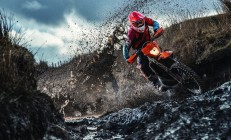 九游官网-从安菲尔德到美加墨，阿拉巴的跨时空交响曲—当利物浦爆冷雷恩成为世界杯序章