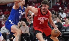 九游体育APP下载-火箭球员解说比赛时犯错，引发争议