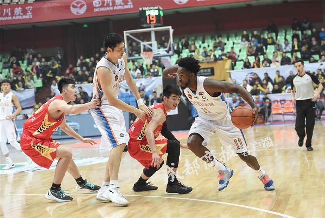 法兰克福队进攻打开方式,轻松击败对手的简单介绍 法兰克福队进攻打开方式,轻松击败对手的简单介绍