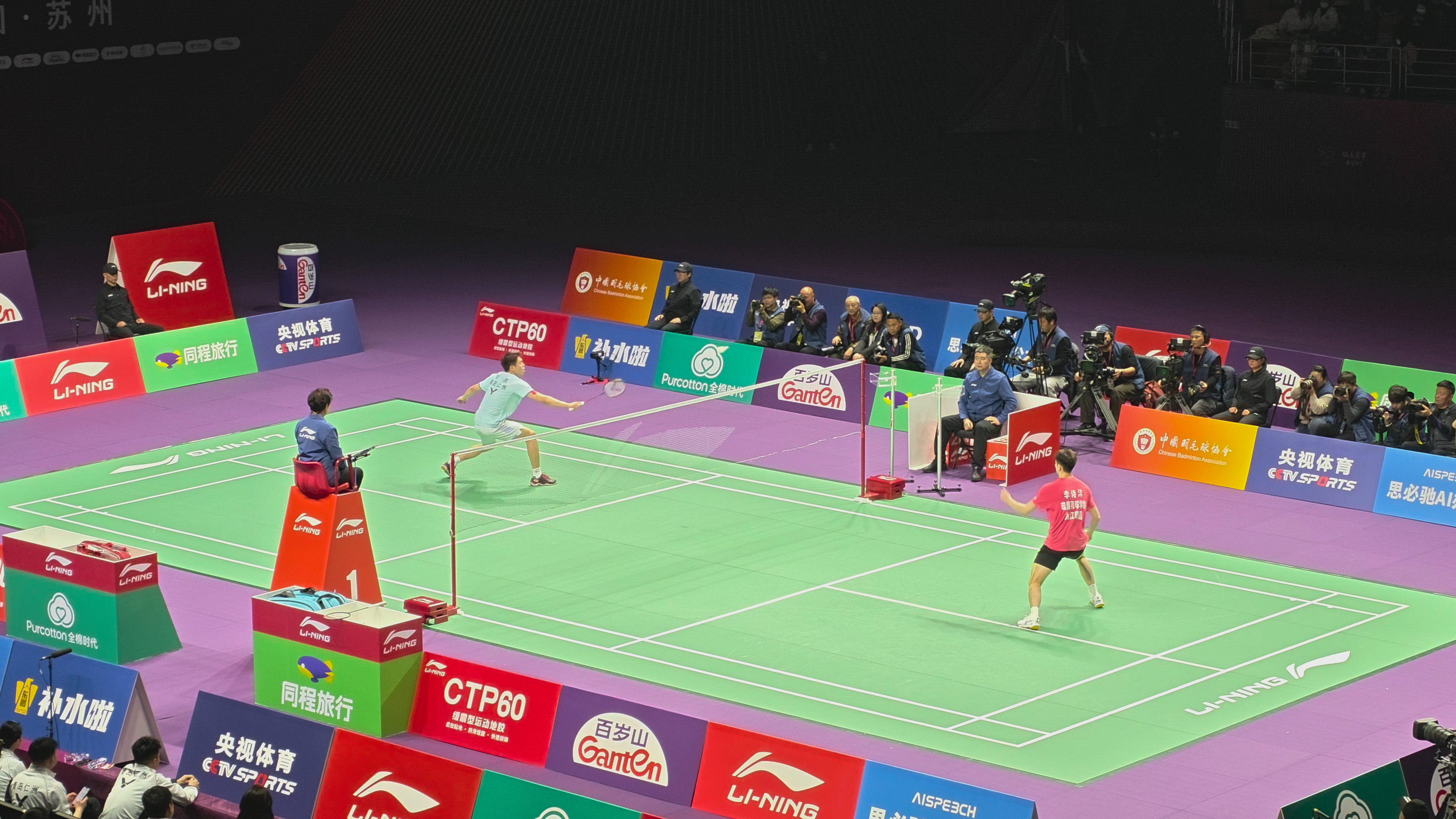 赛场纷争不断,体育精彩呈现 赛场纷争不断,体育精彩呈现