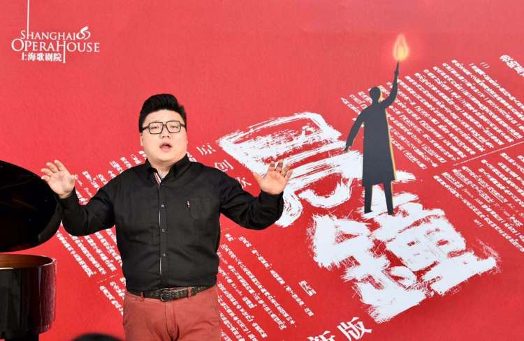 豪取胜利之后，选手向观众致以感谢和敬意的简单介绍