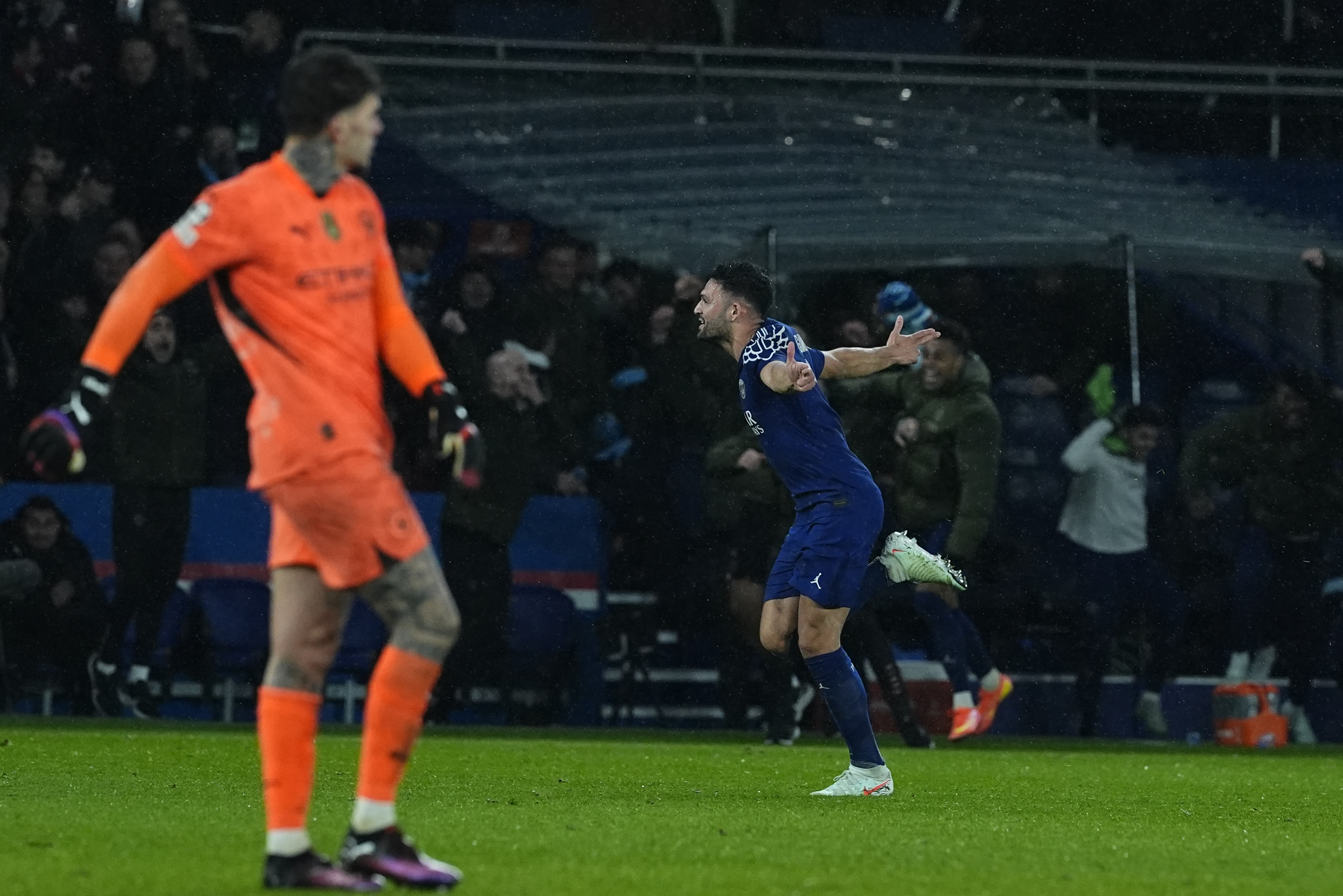 曼城大胜晋级,欧冠征程再添胜利 曼城大胜晋级,欧冠征程再添胜利