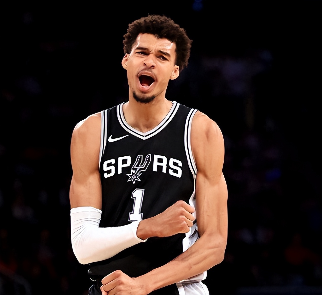 关于湖人B队轻取马刺,巴恩斯爆发神勇的信息 关于湖人B队轻取马刺,巴恩斯爆发神勇的信息