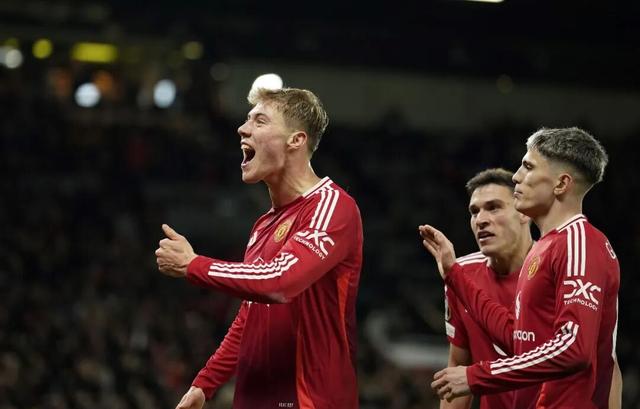 顶级豪门球队在对决中展现实力，角逐激烈