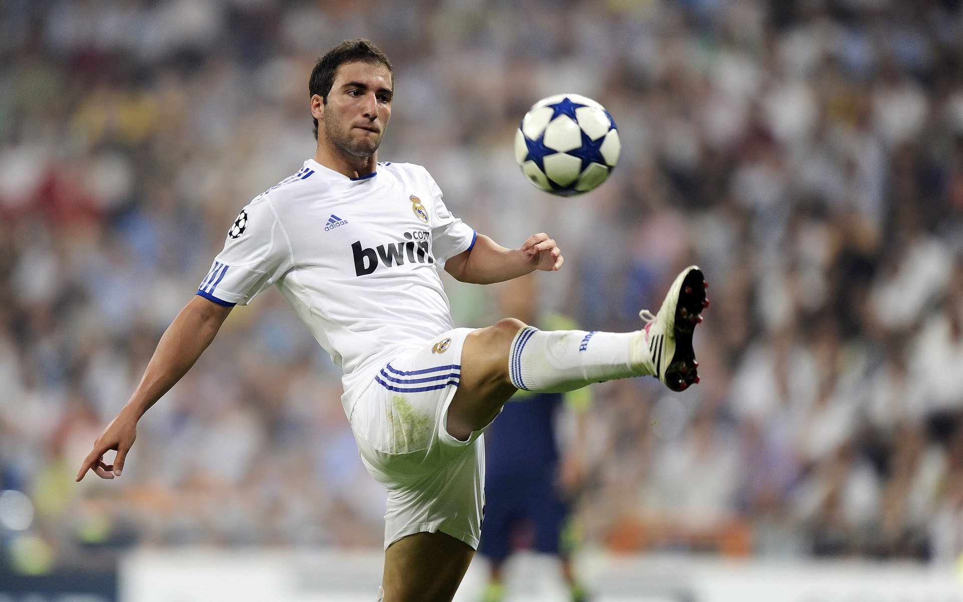 牙买加闪电撕裂巴拉圭防线！托尼末节封神，全场焦点只此一人